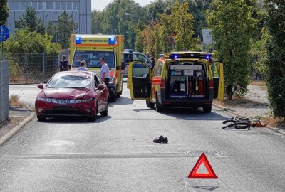 Schwerer Verkehrsunfall: Fahrrad kollidiert mit PKW - Heute Morgen kollidierte ein Radfahrer mit einem PKW. Foto: Roland Halkasch
