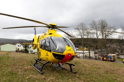 Schwerer Verkehrsunfall in Auerbach: Notarzt per Hubschrauber eingeflogen - Der Notarzt wurde mit einem Rettungshubschrauber eingeflogen, um den Patienten zu versorgen. Foto: daropix