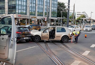 Schwerer Verkehrsunfall in Chemnitzer Innenstadt - In der Chemnitzer Innenstadt hat es gekracht. Foto: Harry Härtel