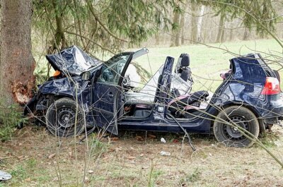 Schwerer Verkehrsunfall in Klaffenbach - Schwerer Unfall im Chemnitzer Ortsteil Klaffenbach. Foto: Jan Härtel