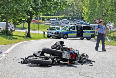 Schwerverletzter nach Motorradunfall in Sankt Egidien - Schwerer Motorradunfall in St. Egidien. Foto: Andreas Kretschel