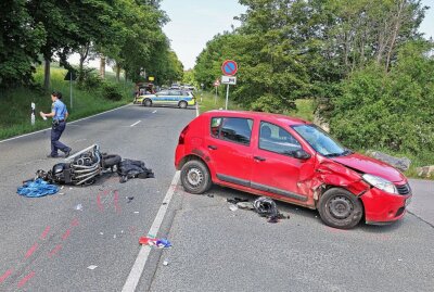 Schwerverletzter nach Motorradunfall in Sankt Egidien - Schwerer Motorradunfall in St. Egidien. Foto: Andreas Kretschel
