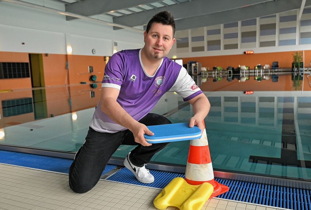 Schwimmabteilungen wollen intensivierte Zusammenarbeit - Philipp Epperlein, der sportliche Leiter der Abteilung Schwimmen des FC Erzgebirge Aue, hofft, dass bald wieder Schwimmtraining stattfinden kann. Foto: Ralf Wendland