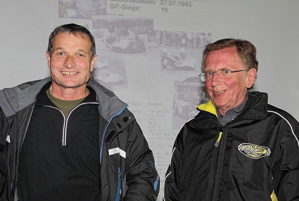 Rolf Biland (li.) mit Ken Williams, mit dem er seinen ersten WM-Titel feierte, beim Gespannfahrertreffen 2010 in Schleiz. Foto: Thorsten Horn