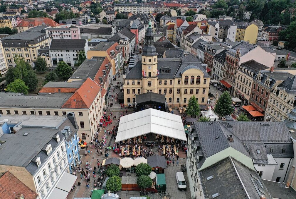 "Sekt in the City" lockt in Innenstadt - Blick auf die Innenstadt von Crimmitschau, wo am 2. Juni das Event "Sekt in the City" stattfindet. Foto: Reinhard Wolf