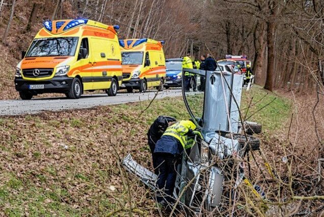 Sekundenschlaf: 83-jährige Fahrerin verursacht schweren Unfall - Ein schwerer Unfall ereignete sich in Lengenfeld. Foto: David Rötzschke