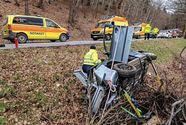 Sekundenschlaf: 83-jährige Fahrerin verursacht schweren Unfall - Ein schwerer Unfall ereignete sich in Lengenfeld. Foto: David Rötzschke