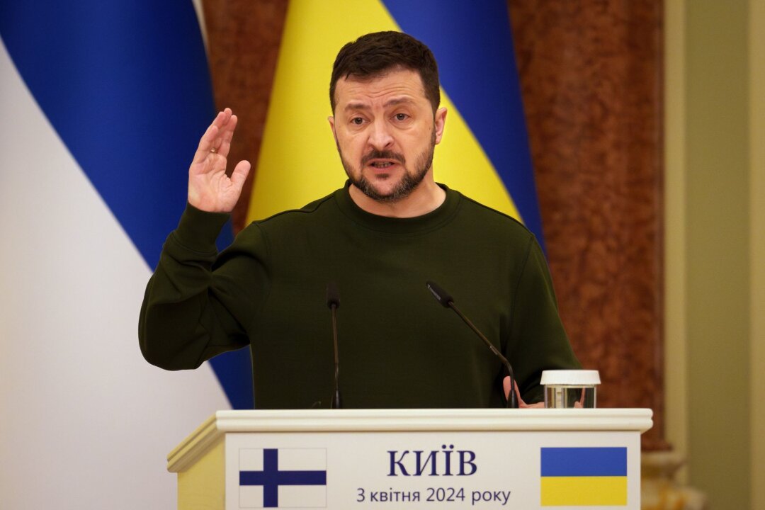 Selenskyj: Kein Bedarf an 500.000 zusätzlichen Soldaten - Wolodymyr Selenskyj bei einer Pressekonferenz mit dem finnischen Präsidenten Alexander Stubb in Kiew.