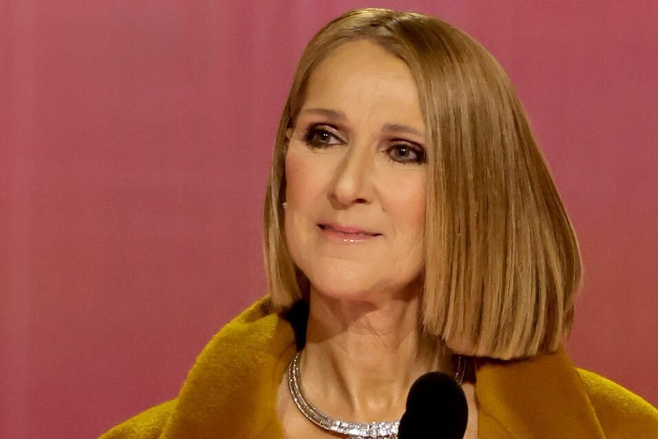Seltener Auftritt: Schwer erkrankte Céline Dion zeigt sich bei Grammys - Zum ersten Mal seit langem zeigte sich Céline Dion bei der 66. Grammy-Verleihung in Los Angeles öffentlich. Begrüßt wurde die schwer erkrankte Sängerin mit Standing Ovations.