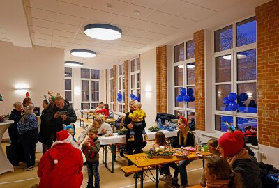 Seniorenzentrum in der Pfefferkorn-Fabrik öffnet im März 2024 - In einem der künftigen Speiseräume war beim Tag der offenen Tür der Weihnachtsmann zu Gast. Foto: Markus Pfeifer