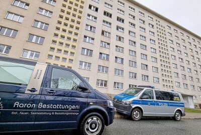 Seniorin bei Wohnungsbrand in Chemnitz ums Leben gekommen - Eine hochbetagte Senioren ist bei einem Wohnungsbrand auf der Altendorfer Straße in Chemnitz ums Leben gekommen.