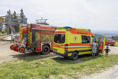 Sesselliftdrama im Vogtland: 33 Menschen in 15 Metern Höhe eingeschlossen - Sesselliftdrama im Vogtland. Foto: Bernd März