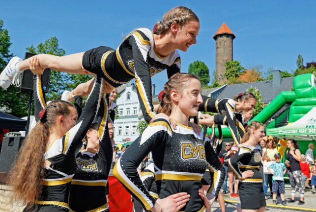Die Auerbacher Cheerleader zeigten eine Kostprobe ihres Könnens. Foto: Thomas Voigt