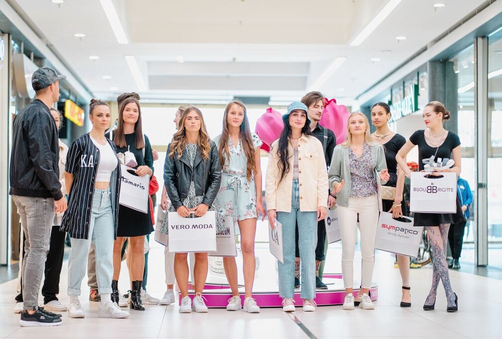 Shopping Day am Samstag: Mode trifft Kunst - Pop Up Modenschau. Foto: exklusiv events