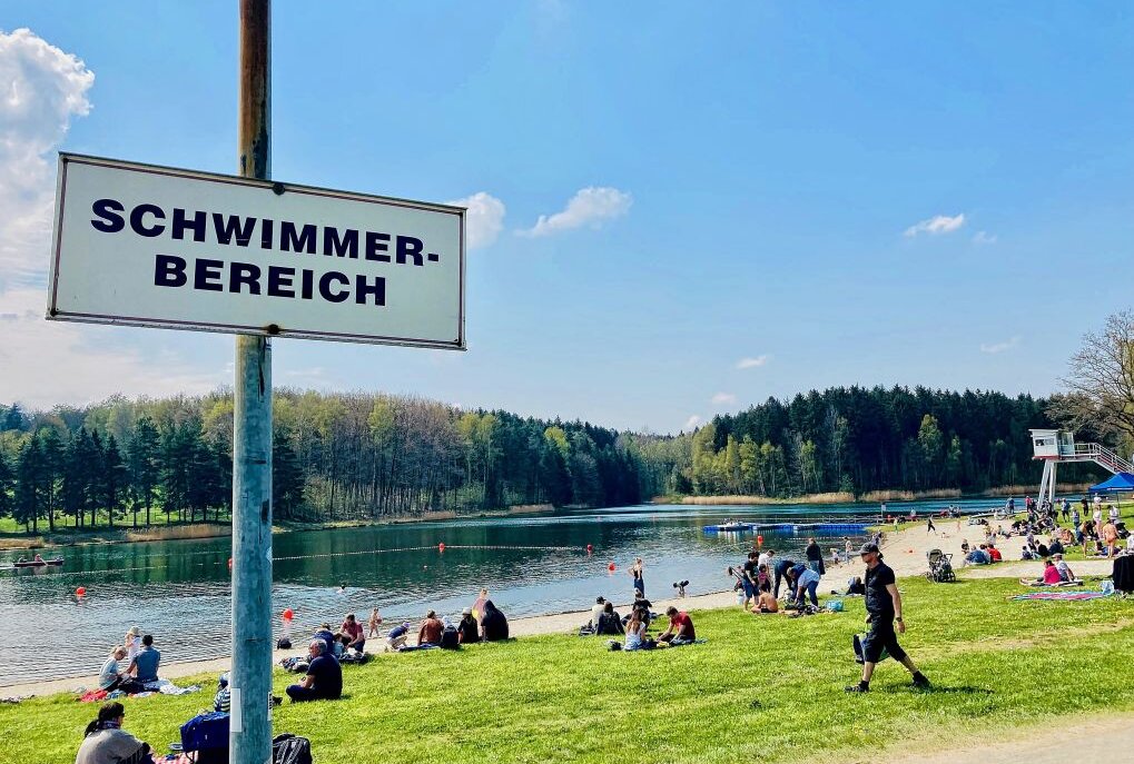 Sicheres Badevergnügen ist Priorität - Diese Woche startet in Sächsischen Seen die Badesaison 2023 mit regelmäßiger hygienischer Überwachung.Foto: Steffi Hofmann