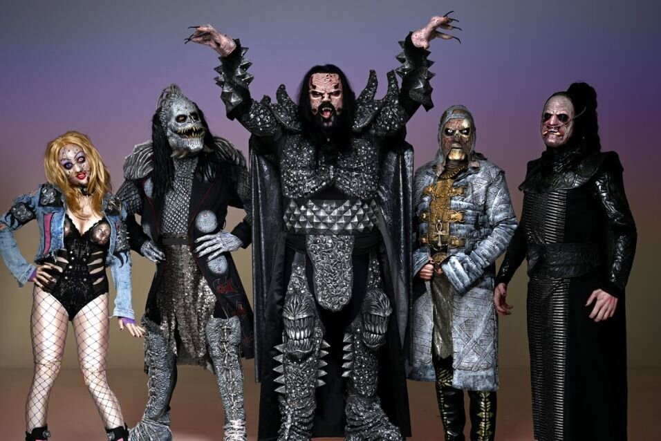Von Disco bis Thrash Metal: Damit keine Langeweile aufkommt, haben die finnischen Gruselrocker Lordi sieben neue Alben aus ihrer fiktionalen Vergangenheit aufgenommen.