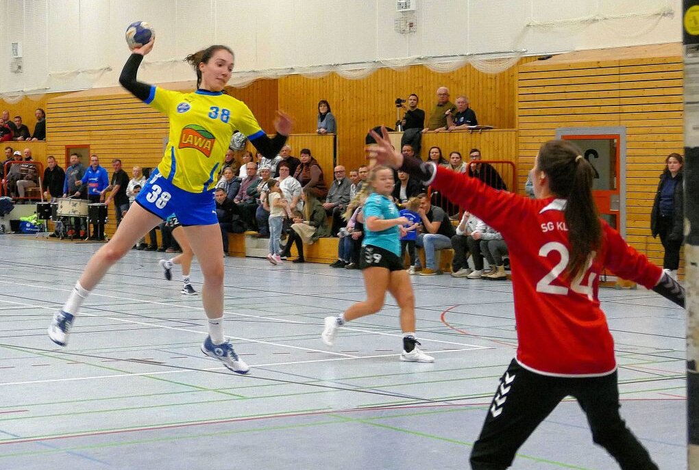 Sieg beim Spitzenreiter macht Marienbergs Handballerinnen Mut - Marienbergs Handballerinnen (gelbe Trikots) hoffen gegen Rückmarsdorf auf den vierten Sieg in Folge. Foto: Andreas Bauer