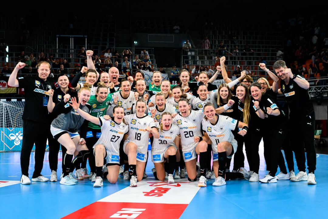 Sieg gegen Montenegro: DHB-Frauen fahren nach Paris - Die deutschen Handballerinnen haben die Olympia-Teilnahme perfekt gemacht.