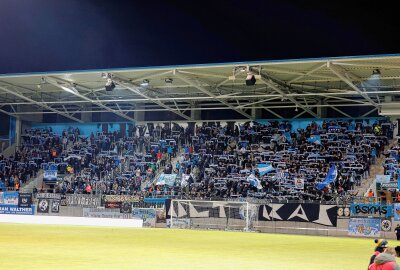 Siegesserie hält: CFC schlägt Eilenburg - CFC- Fans in der Südkurve. Foto: Harry Härtel