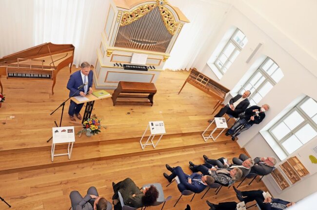 Frauensteins Bürgermeister Reiner Hentschel konnte zur Eröffnung des Silbermannmuseums zahlreiche Gäste begrüßen. Foto: Wieland Josch