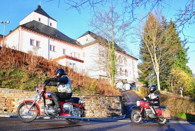 Simson Leasing-Firma beim 51. Wintertreffen der Motorradfahrer dabei - Am 13. Januar erklimmen die winterharten Biker wieder das Schloss Augustusburg.