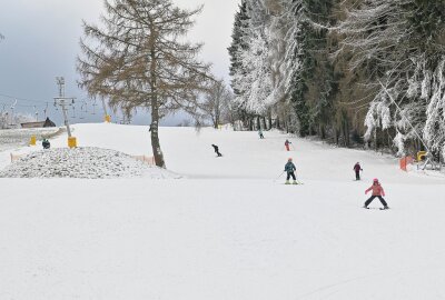 Skilift in Lößnitz dreht sich seit heute - Die Saison am Skilift in Lößnitz ist heute eröffnet worden. Foto: Ramona Schwabe