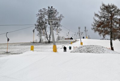 Skilift in Lößnitz dreht sich seit heute - Die Saison am Skilift in Lößnitz ist heute eröffnet worden. Foto: Ramona Schwabe