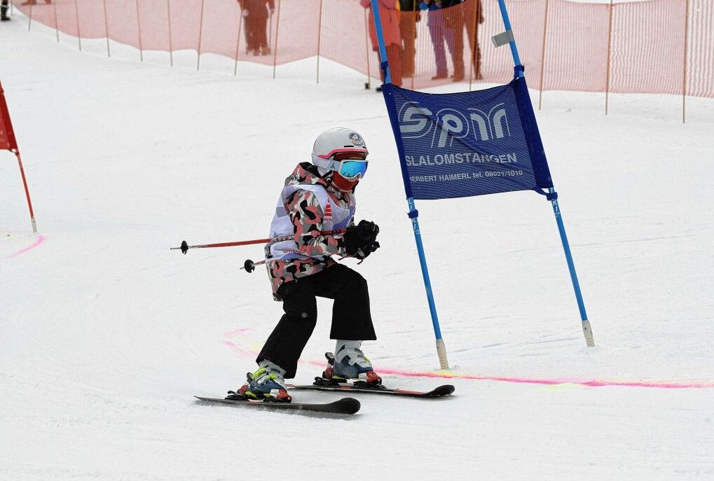 Lotta Arnegger vom Einsiedler Skiverein hat in der U8 weiblich gewonnen. Foto: Ralf Wendland