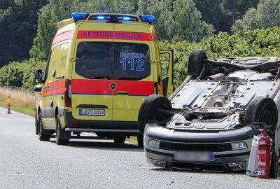 Skoda überschlägt sich bei Grimma: 21-Jähriger verletzt - Bei Grimma kam es zu einem Verkehrsunfall. Foto: Sören Müller