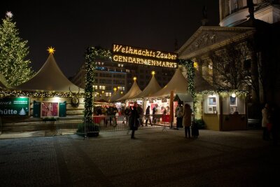So feiert Deutschland den Advent - Der Berliner Gendarmenmarkt ist unter der 2G-Regel geöffnet. 