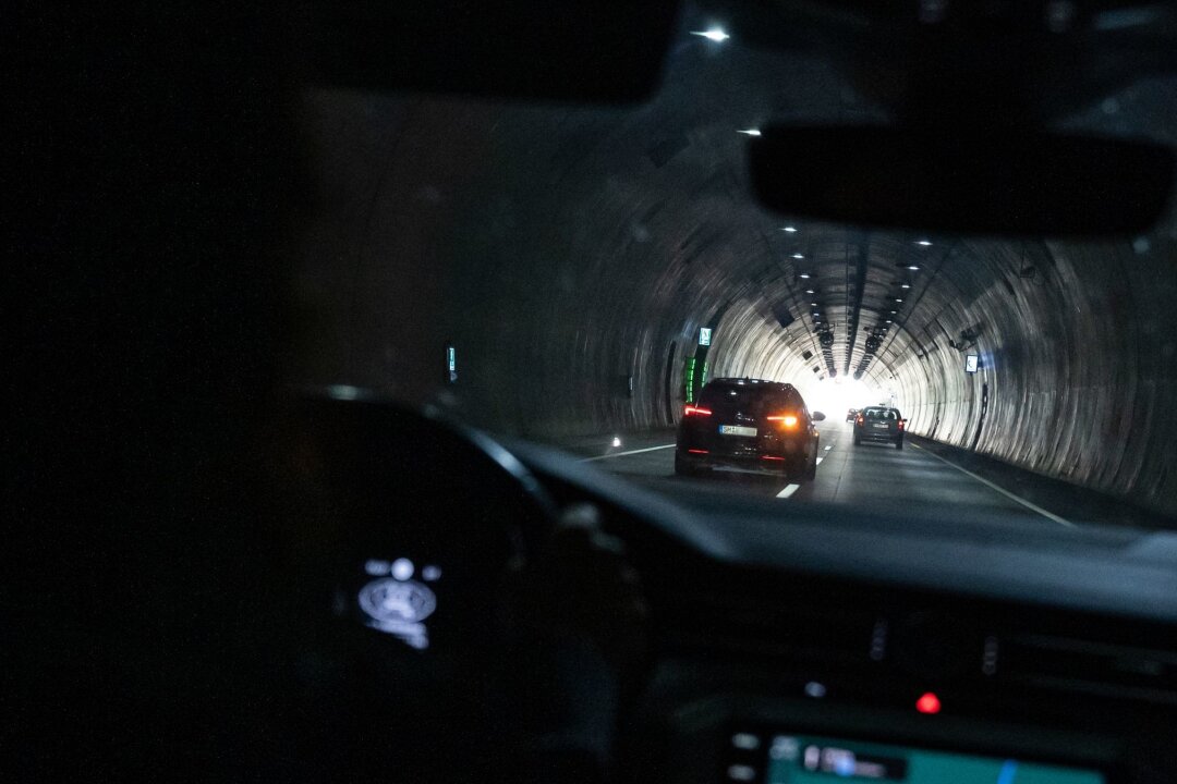 So handeln Sie richtig bei Gefahr im Autotunnel - Bei Stau, Panne oder Brand in einem Tunnel ist besonnenes Verhalten besonders wichtig.