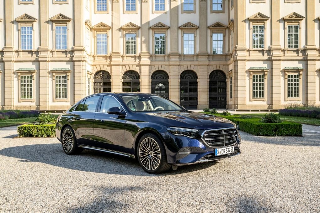 So liefert Mercedes die neue E-Klasse ab Herbst aus - Gern auch als Business-Limousine genommen: Die E-Klasse geht in neuer Generation an den Start.