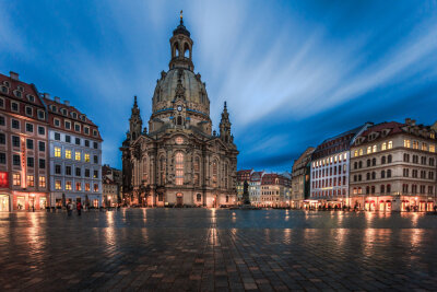 So schön ist Sachsen: Top 20 Ausflugsziele und Sehenswürdigkeiten - Die Frauenkirche ist eines der Wahrzeichen der Landeshauptstadt Dresdens. Sie wurde im Zweiten Weltkrieg während der Bombardierung von Dresden zerstört und 2005 wieder nach langer Bauzeit neu eingeweiht.