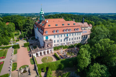 So schön ist Sachsen: Top 20 Ausflugsziele und Sehenswürdigkeiten - Das Barockschloss Lichtenwalde ist für viele Hochzeitspaare Trauungsort. Die märchenhafte Kulisse bietet im Sommer auch für viele Veranstaltungen Platz, gerade der barocke Garten.