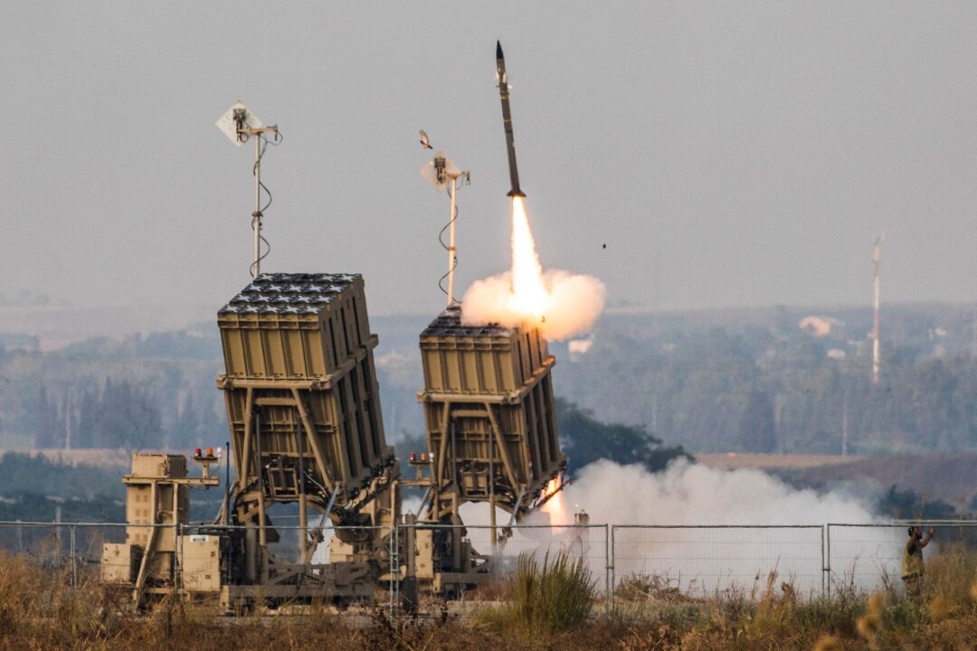So schützt sich Israel gegen die Luftangriffe - Das Iron-Dome-Raketenabwehrsystem feuert eine Abfangrakete ab.