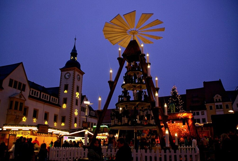 Auf dem Freiberger Weihnachtsmarkt werden bald wieder die Lichter erstrahlen. Foto: Stefanie Horn/Archiv