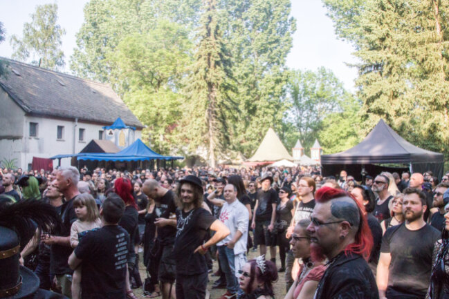 So war das 30. Jubiläums-Wave-Gotik-Treffen - Thyrfing traten am Sonntag im Heidnischen Dorf beim WGT 2023 auf.