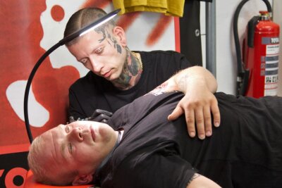 Auf der Tattoo Convention in der Chemnitzer Messe wurde fleißig tätowiert.