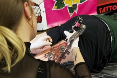 Auf der Tattoo Convention in der Chemnitzer Messe wurde fleißig tätowiert.