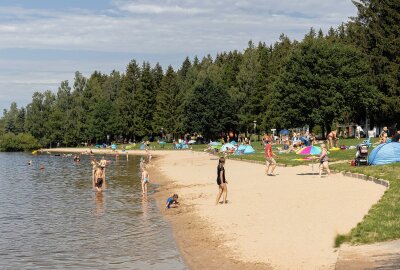 Sommer-Comeback: Menschen genießen letzte Ferien- und Urlaubstage - Viele nutzen ihre letzten Urlaubstage für ein wenig Badespaß. Foto: Ronny Küttner
