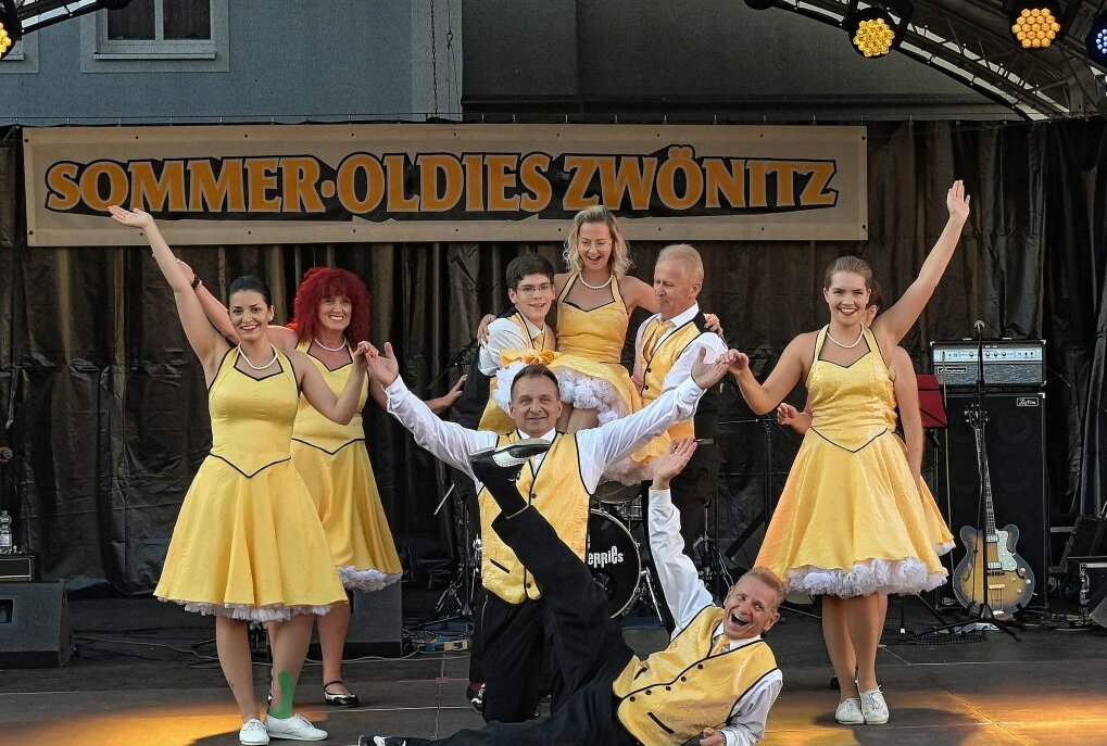 Sommer Oldies in Zwönitz haben 10. Auflage erlebt - Die Yellow Boogie Dancers haben ihr 30-jähriges Vereinsbestehen gefeiert im Rahmen der Sommer Oldies. Foto: Ralf Wendland