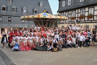 Sommer Oldies in Zwönitz haben 10. Auflage erlebt - Die Yellow Boogie Dancers haben ihr 30-jähriges Vereinsbestehen gefeiert und freuten sich, dass die Sommer Oldies stattfinden konnten. Foto: Ralf Wendland