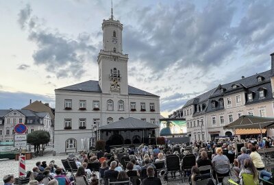Sommerkino stößt auf positive Resonanz - Das Kino Open-Air in Schneeberg ist sehr gut angenommen worden. Foto: Ralf Wendland