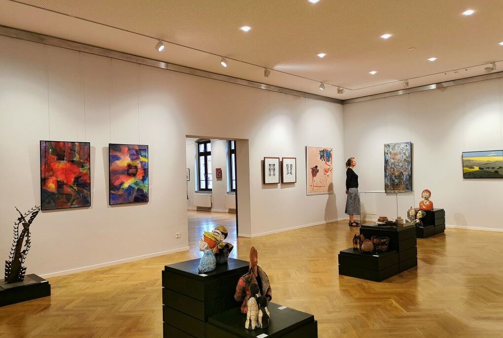 Sonderausstellung "Sommersalon 2023" in der Domhofgalerie - In der Galerie am Domhof in Zwickau findet die Sonderausstellung "Sommersalon 2023" statt. Foto: Ludmila Thiele