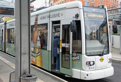 Sonderfahrplan: Straßenbahn baut zum Frühlingsfest Angebot aus - Mit der Tram geht's zum Stadtfest. Foto: Karsten Repert