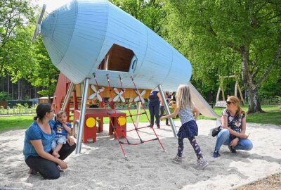 Sonne satt: Wie die Menschen in der Region das schöne Wetter genießen - Ein neuer Spielplatz vor dem Stausee Oberrabenstein wurde eröffnet. Foto: Andreas Seidel