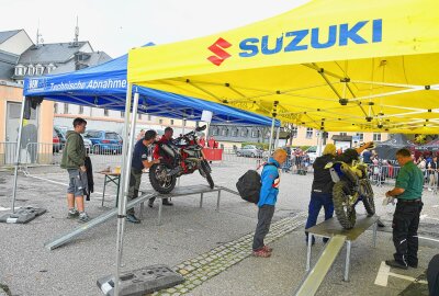 Spannendes Finale der Deutschen Enduro Meisterschaft erwartet - Technische Abnahme der Sportgeräte. Foto: Thorsten Horn