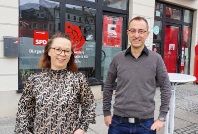 SPD in Plauen stellt 16 Kandidierende zur Kommunalwahl - Im Bild: Maria Koch und Christian Hermann, die als Co-Vorsitzende den Ortsverein der SPD Plauen anführen. Foto: Karsten Repert