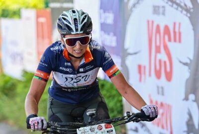 Spektakuläre Rundenjagd auf dem Mountainbike beim Heavy24 - Katrin Reichelt ist die aktuell Führende in der Damen-Einzelwertung. Foto: Peggy Schellenberger