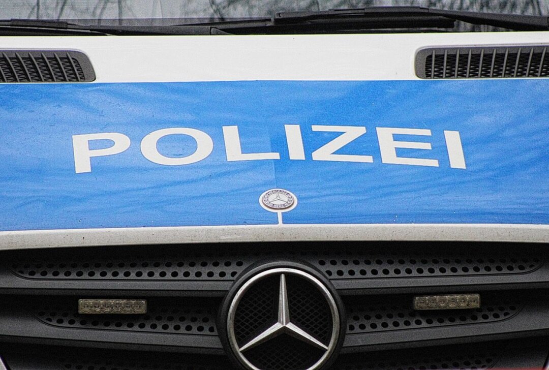Spektakuläre Verfolgungsjagd: Flüchtiger PKW rammt Polizeiauto - Symbolbild. Foto: Pixabay/Jeannette1980